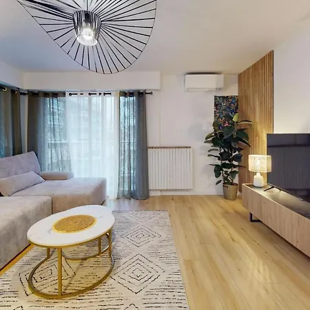 Cosy, 1 Bedroom Near Port ニース