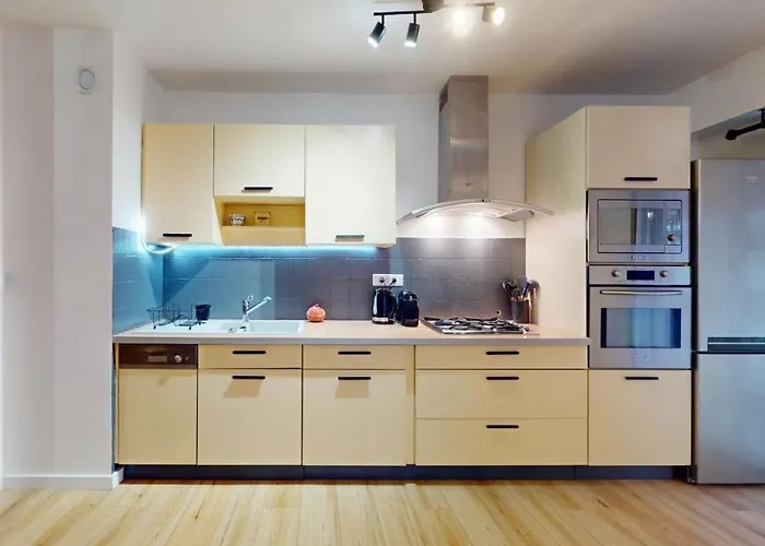 Apartment Cosy, 1 Bedroom Near Port *