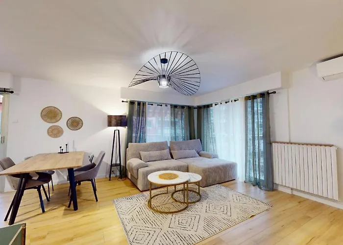 Cosy, 1 Bedroom Near Port شقة *